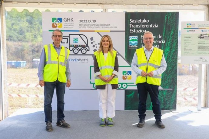 Acto de colocación de la primera piedra de la estación de transferencia de Sasieta