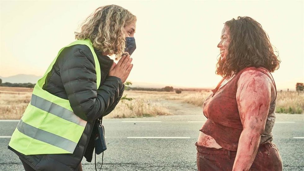 La directora de 'Cerdita' da indicaciones a Laura Galán