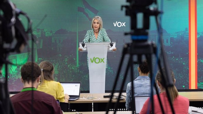 La portavoz adjunta de Vox en el Congreso, Inés Cañizares, en rueda de prensa en la sede del partido