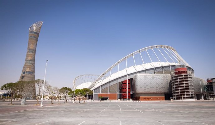 Archivo - FILED - 02 April 2022, Qatar, Al Rayyan: An exterior view of the Khalifa International Stadium in Al Rayyan. Beer with alcohol will not be sold inside the stadiums at the World Cup matches in Qatar but is to be available before and after match