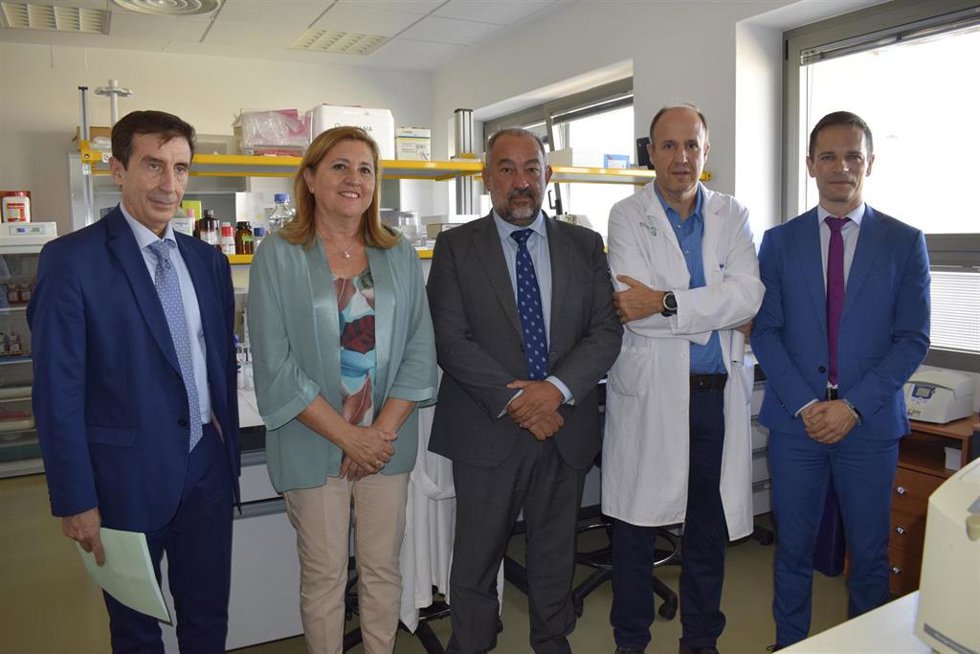 El rector de la UCLM Julián Garde y la consejera de Educación Rosana Rodríguez