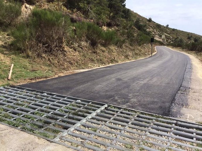 Pista d'accés al Turó de l'Home