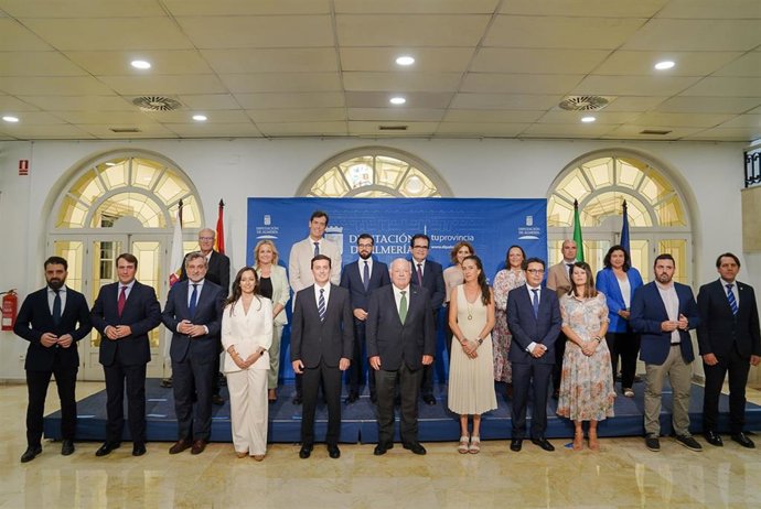 El presidente del Parlamento de Andalucía, Jesús Aguirre, visita la Diputación de Almería.