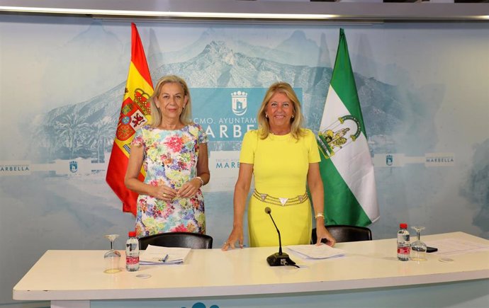 La alcaldesa de Marbella, Ángeles Muñoz, y la concejala de Ordenación del Territorio, María Francisca Caracuel