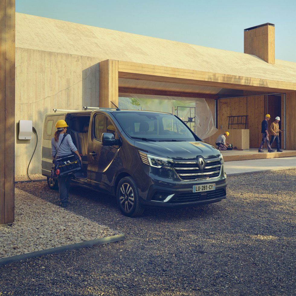 Archivo - Renault Trafic Furgón E-Tech eléctrico