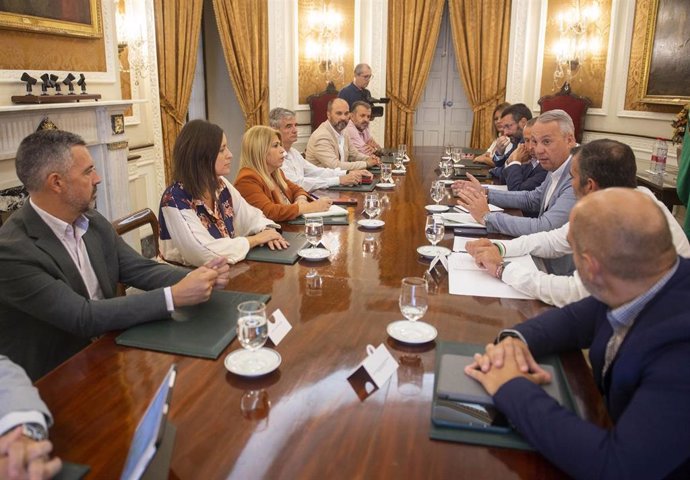 Ruiz Boix reunido con alcaldes de la provincia.