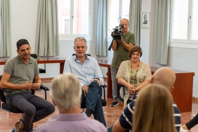 Illueca y el alcalde de la Font dEn Carrós se reúnen para avanzar en la compra de las viviendas de la localidad cuyas familias iban a ser desahuciadas
