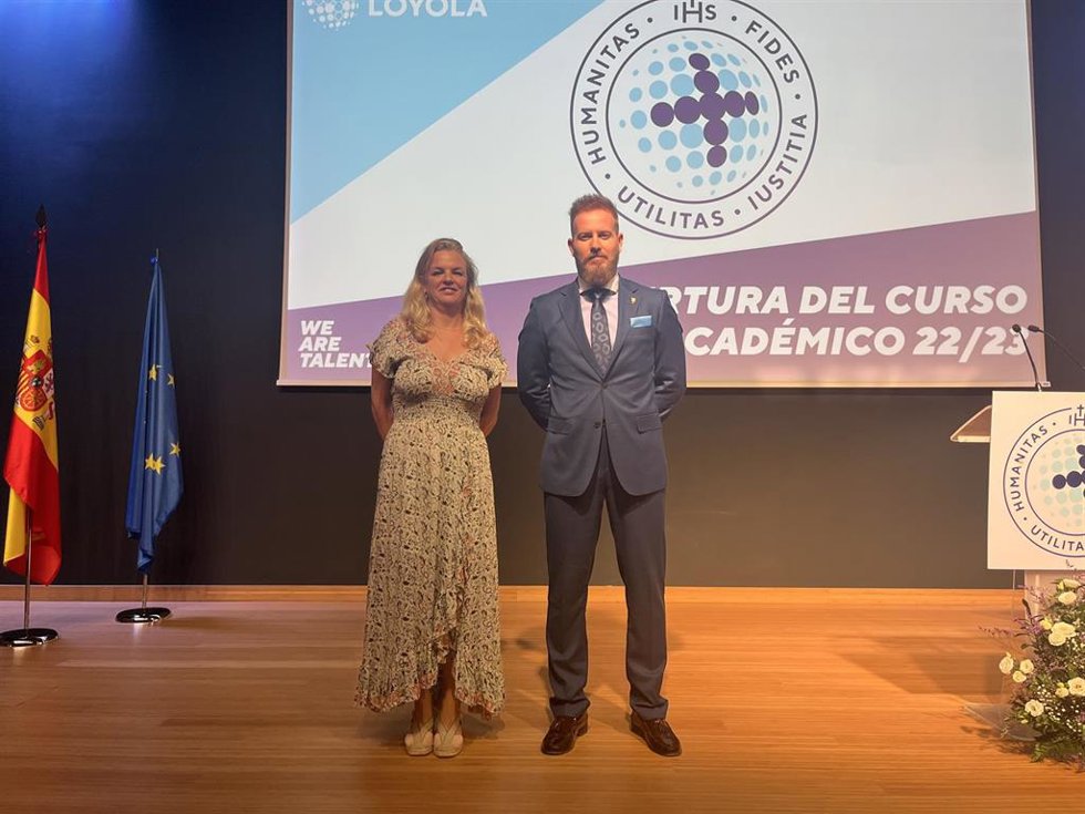 Los concejales de Vox en el Ayuntamiento de Dos Hermanas, Teresa de Terry y Adrián Trashorras.