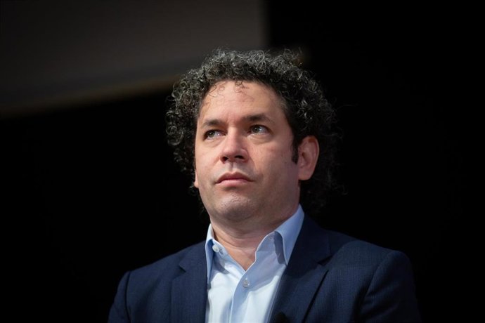 Archivo - El director venezolano, Gustavo Dudamel, durante la presentación del filme inmersivo Symphony en CosmoCaixa
