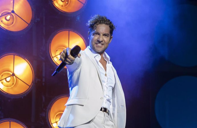 Archivo - David Bisbal durante el concierto trasladado al Estadio Olímpico de la Cartuja en Sevilla. 