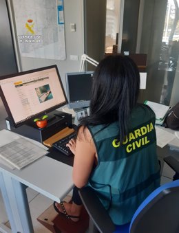 Imagen de una de las agentes de la Guardia Civil encargada del caso