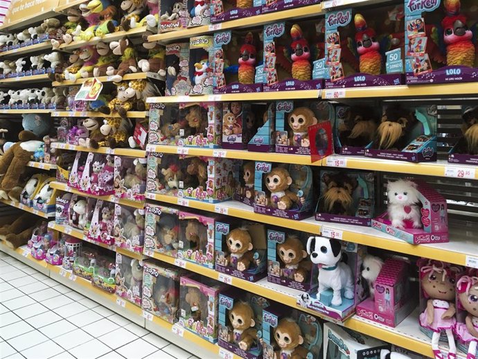 Archivo - Los muñecos son algunos de los juguetes más deseados por los niños en Navidad. 