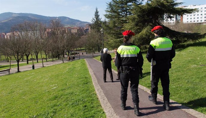 Archivo - Agentes de la Policía Municipal de Bilbao