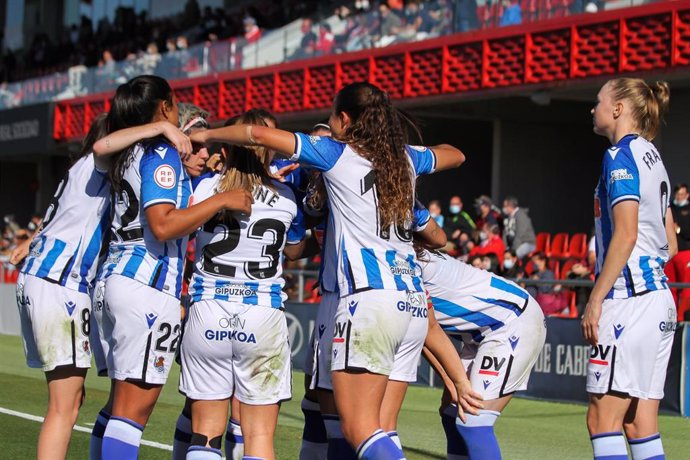 Archivo - Nerea Eizaguirre of Real Sociedad celebrates a goal during the Primera Iberdrola match between Atletico de Madrid and Real Sociedad at Centro Deportivo Wanda, on November 13th,  in Alcala de Henares, Madrid, Spain.