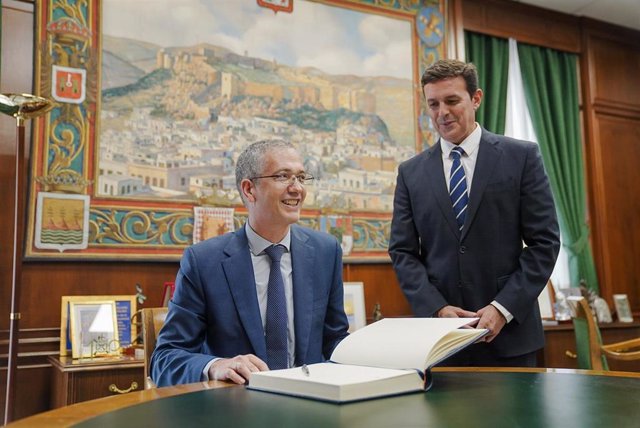 El gobernador del Banco de España realiza una visita institucional a la Diputación de Almería