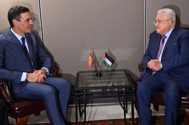 El presidente del Gobierno, Pedro Sánchez, se reúne en Nueva York con el presidente de la Autoridad Palestina, Mahmud Abbas