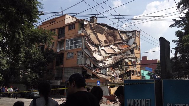 Archivo - Edificio tras el terremoto en Ciudad de México el 19 de septiembre de 2017 (ARCHIVO)