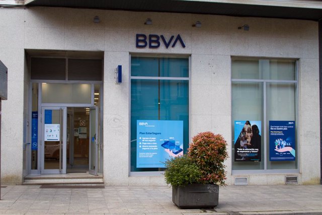 Archivo - Oficina de BBVA en Valladolid.