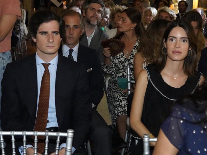 Fernando Fitz-James Stuart y Sofía Palazuelo durante la presentación de la biografía de Luis Martínez de Irujo en el palacio de Liria