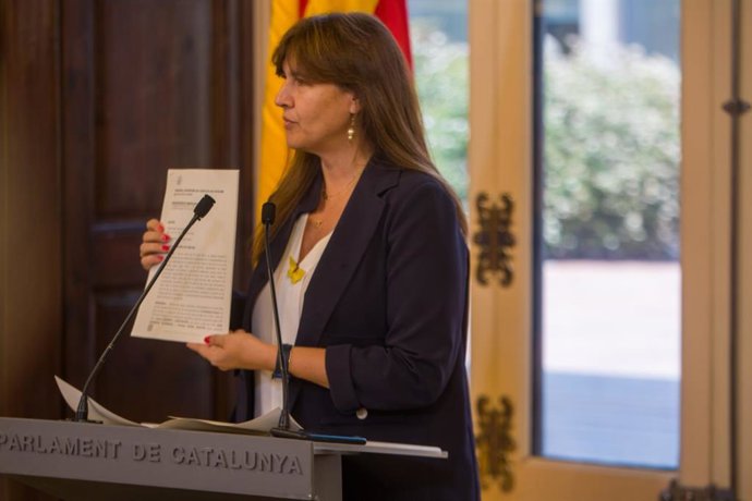 Archivo - La ya expresidenta del Parlament Laura Borrs en una comparecencia tras haber sido suspendida por la Mesa