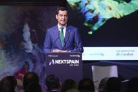 Moreno presume de suprimir el impuesto de patrimonio y apela a los empresarios catalanes: "Aquí está su tierra"