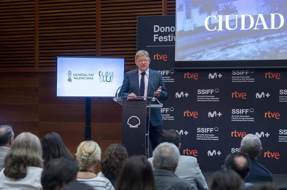 El president de la Generalitat valenciana, Ximo Puig, interviene durante la presentación de la reapertura de los estudios de Ciudad de la Luz en el LXX Festival de Cine de San Sebastián, en San Sebastián, Gipuzkoa, Euskadi (España).