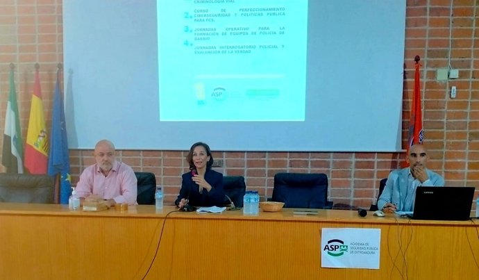 Inauguración en Badajoz de cursos de criminología vial y ciberseguridad