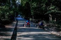 Detenidos tres hombres que vendían hachís y marihuana a los paseantes en el parque del Retiro