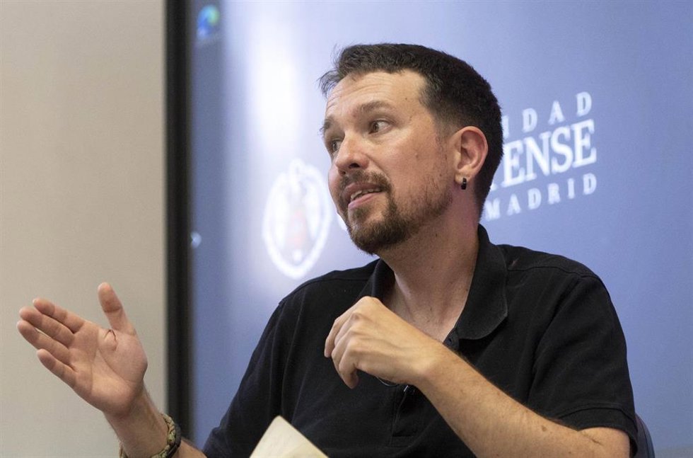 Archivo - El exvicepresidente del Gobierno de España, Pablo Iglesias, participa en la mesa redonda  en el curso 'La guerra que lo cambió todo: soberanía energética, geopolítica y nuevos derechos' durante la 35 Edición de los Cursos de Verano Complutense