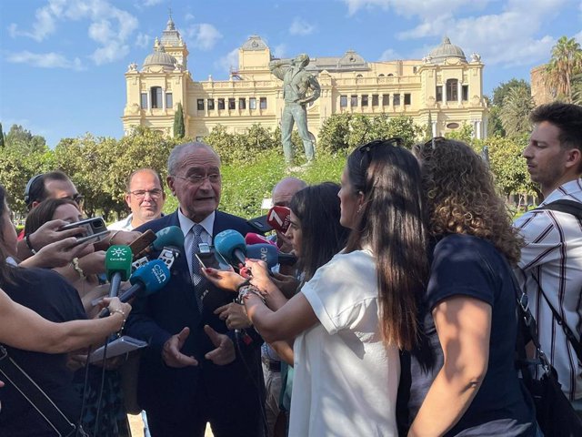 Francisco de la Torre, alcalde de Málaga, en rueda de prensa para confirmar que repertirá como candidato del PP a la Alcadía de Málaga
