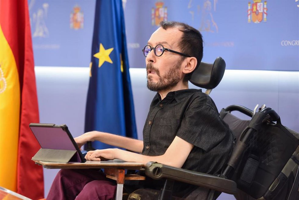 El portavoz de Unidas Podemos en el Congreso de los Diputados, Pablo Echenique, interviene en una rueda de prensa previa a una Junta de Portavoces, en el Congreso de los Diputados, a 20 de septiembre de 2022, en Madrid (España).