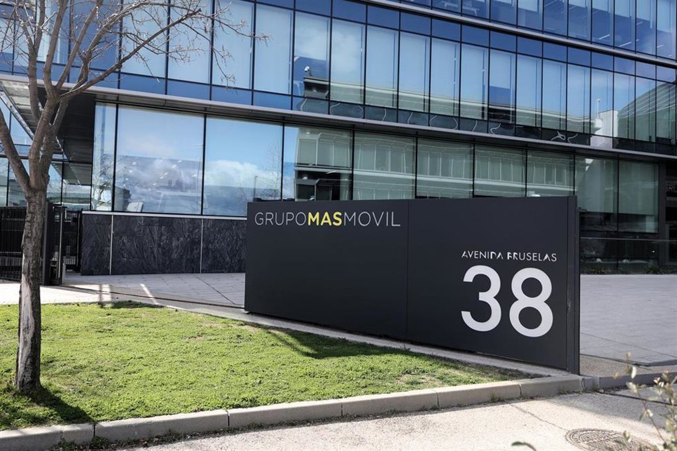 Archivo - Cartel de entrada a la sede de la marca de servicio de telecomunicaciones MásMóvil, a 8 de marzo de 2022, en Madrid (España).