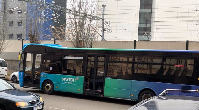 Archivo - Un autobús de la empresa Switch Mobility en Valladolid.