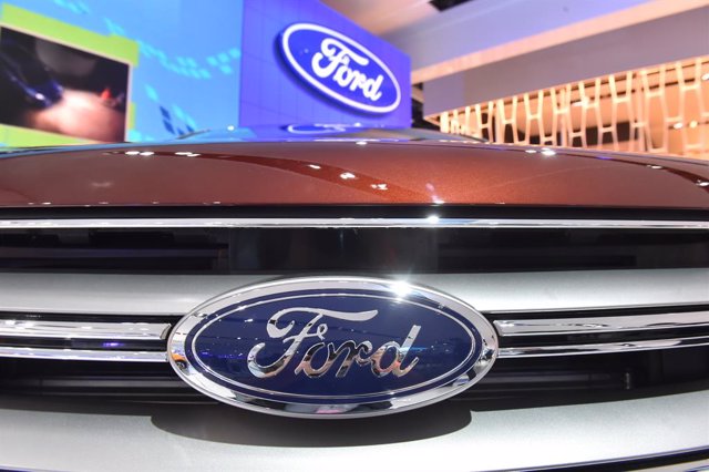 Archivo - FILED - 13 January 2015, US, Detroit: A Ford logo is seen on a vehicle at the North American International Auto Show (NAIAS). Photo: Uli Deck/dpa