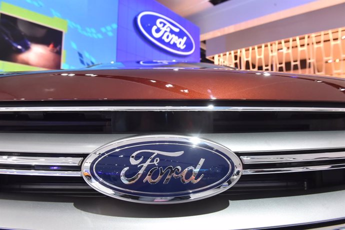 Archivo - FILED - 13 January 2015, US, Detroit: A Ford logo is seen on a vehicle at the North American International Auto Show (NAIAS). Photo: Uli Deck/dpa