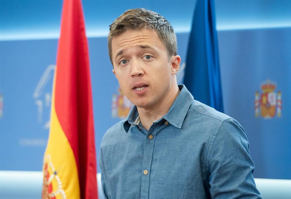 El líder de Más País, Íñigo Errejón, interviene en una rueda de prensa previa a una Junta de Portavoces, en el Congreso de los Diputados, a 20 de septiembre de 2022, en Madrid (España).