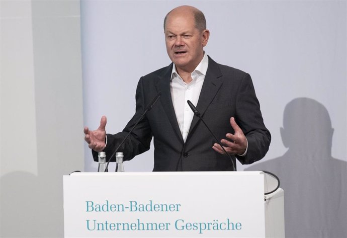 10 September 2022, Baden-Wuerttemberg, Baden-Baden: German Chancellor Olaf Scholz speaks at the 150th Baden-Baden Business Talks. Topics include climate protection and sustainability, innovation in Germany and Europe, and the future of the social market