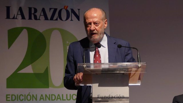 El presidente de la FAMP y de la Diputación de Sevilla, Fernando Rodríguez, este martes en Sevilla en un foro del diario La Razón.