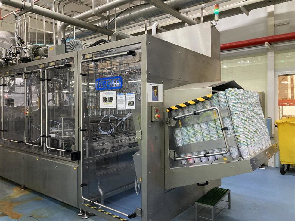 Línea de producción de productos vegetales en la planta de Danone en Parets del Valls (Barcelona)