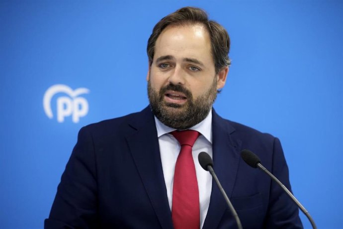 El presidente del PP, Paco Núñez, en rueda de prensa.