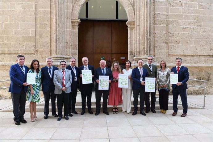 El Parlamento andaluz recibe a la profesión farmacéutica en la conmemoración de su Día Mundial
