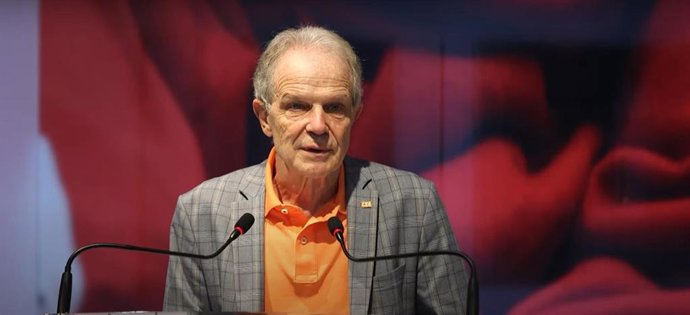 El presidente de Creu Roja, Josep Quitet, durante la presentación del informe 'Soledad no deseada'