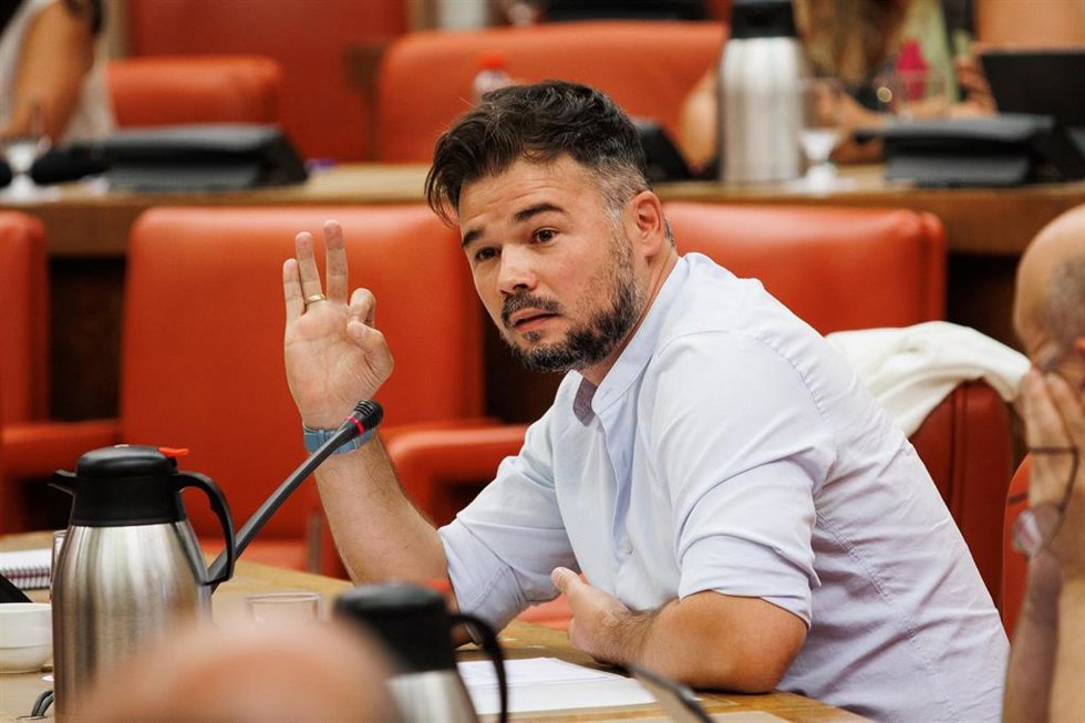 El portavoz de Esquerra Republicana (ERC) en el Congreso, Gabriel Rufián, comparece durante una Diputación Permanente, en el Congreso de los Diputados, a 24 de agosto de 2022, en Madrid (España). La Diputación Permanente del Congreso decide si se aprueb