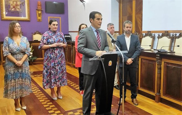 Nieto y responsables del Ayuntamiento tras la reciente reunión sobre la Ciudad de la Justicia.