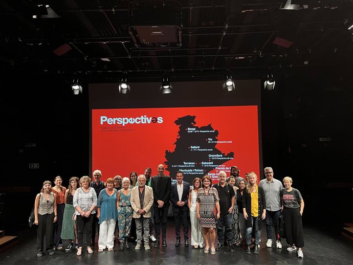 Presentación del programa piloto 'Perspectives' del Teatre Lliure y la Diputación de Barcelona para llevar la actividad cultural a 12 municipios de la provincia.