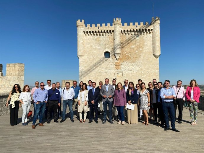 Los participantes en la misión comercial, durante la visita al Museo del Vino.