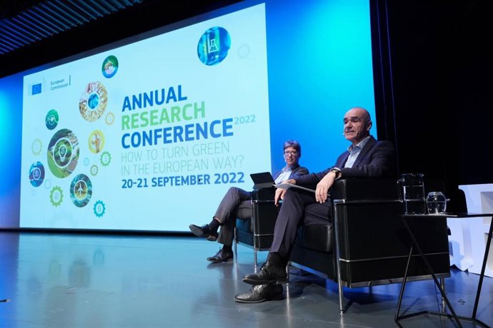 Nota De Prensa Y Foto Alcalde Conferencia Jrc