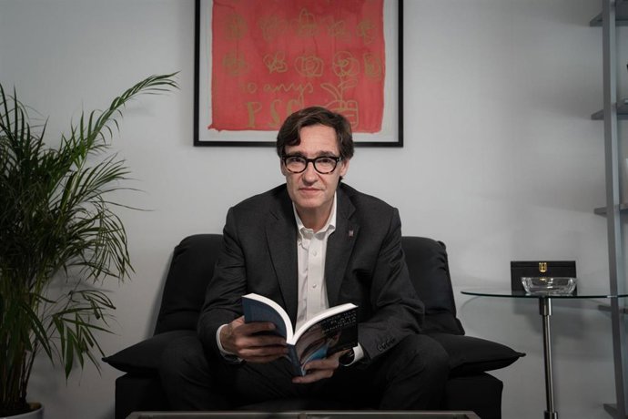 El primer secretario del PSC y exministro de Sanidad, Salvador Illa, en una entrevista de Europa Press.