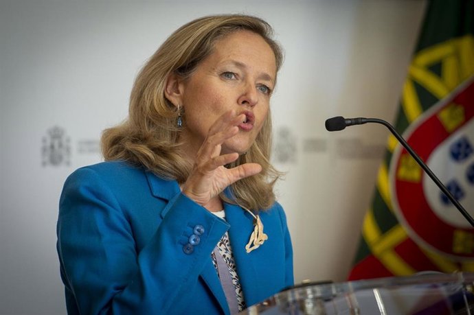 La vicepresidenta primera y ministra de Asuntos Económicos y Transformación Digital, Nadia Calviño, comparece tras una reunión con el ministro de Economía y Mar de Portugal, en la sede del Ministerio, a 20 de septiembre de 2022, en Madrid (España).