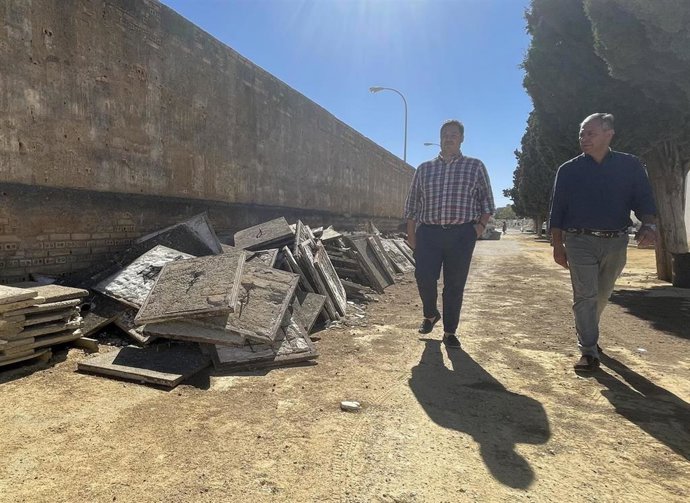 El concejal del PP José Luis García y el candidato del PP a la Alcaldía de Sevilla, José Luis Sanz.